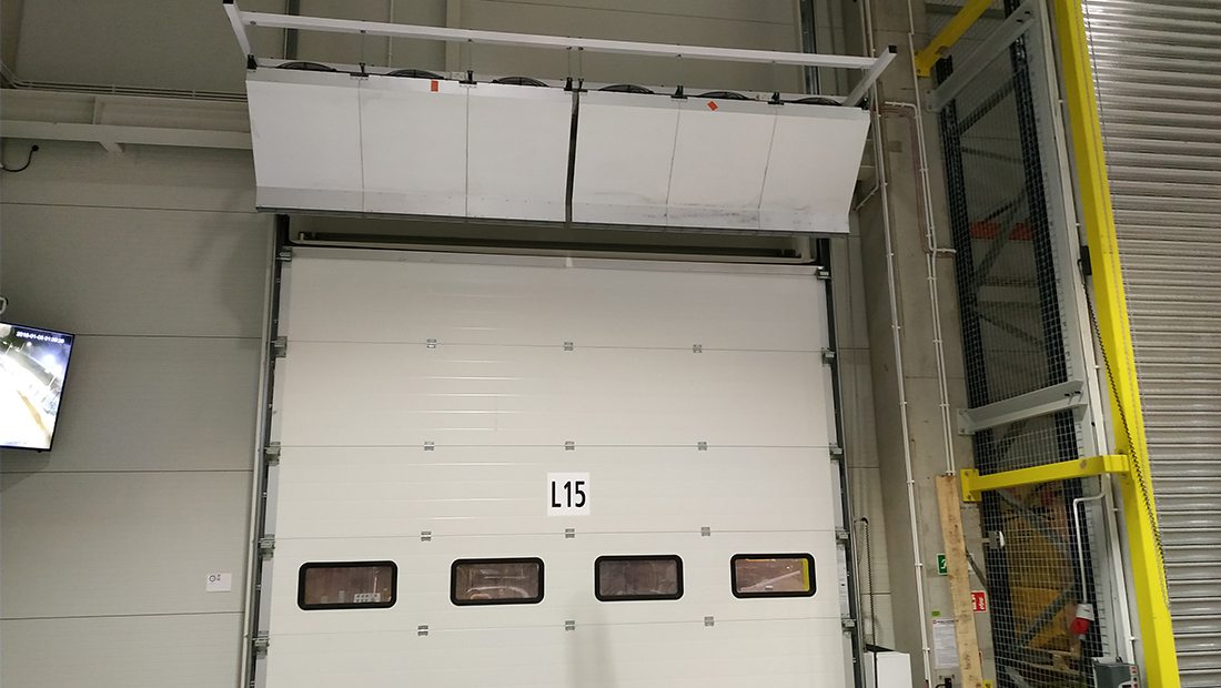 Luchtgordijnen, ook wel warmtegordijnen genoemd, creëren een scheiding tussen de koude buitenlucht en de warme binnenlucht.